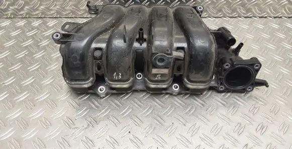 Toyota Yaris Intake manifold