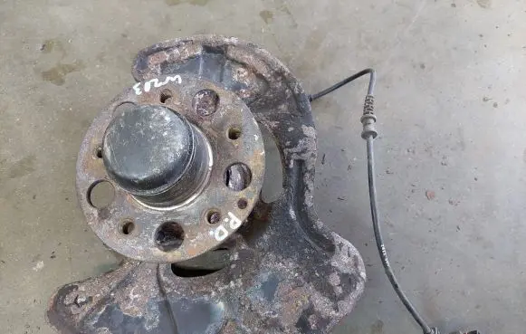 Mercedes-Benz C W203 Front wheel hub spindle knuckle