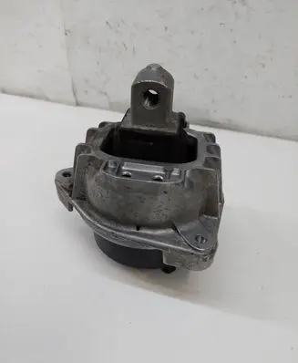 BMW 5 F10 F11 Engine mount bracket 68623513 2211406746901