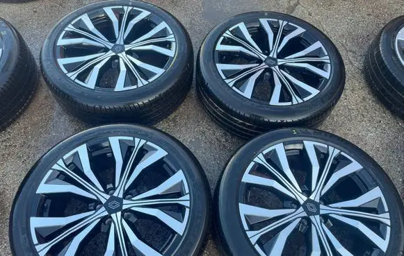 Renault Austral R20 alloy rim 403004261R