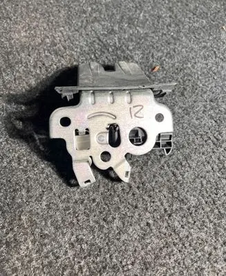 Audi A3 S3 8V Tailgate/trunk/boot lock/catch/latch 8R0827505