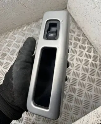Volvo V50 Electric window control switch 8663813