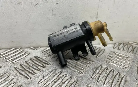 Mercedes-Benz C W204 Turbo solenoid valve A0071531428