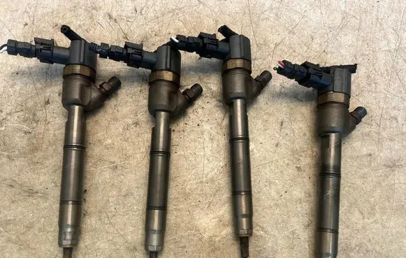Hyundai i30 Fuel injectors set 0445110256 338002A400