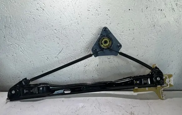 Volkswagen Amarok Rear window lifting mechanism without motor
