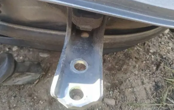 Mitsubishi Lancer X Rear door lower hinge