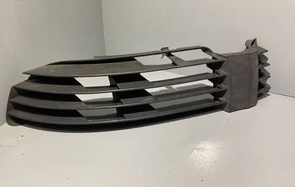 Volkswagen PASSAT B5.5 Front bumper lower grill 3B0853665H