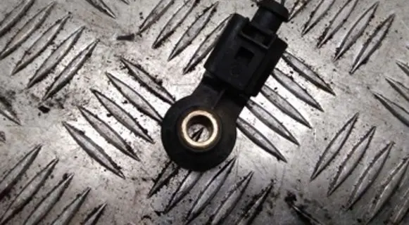 Volkswagen Golf V Detonation knock sensor 0261231146