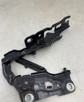 BMW 5 G30 G31 Engine bonnet/hood hinges 7347407