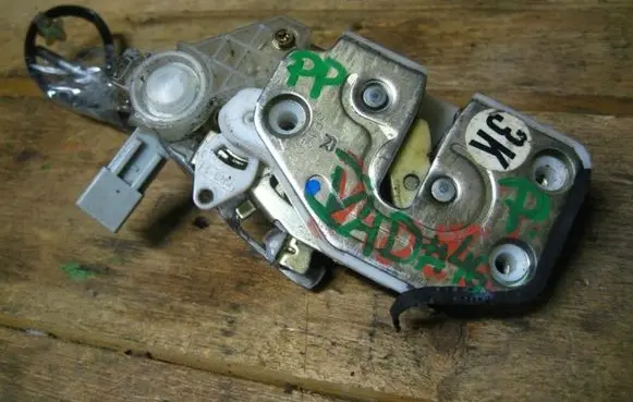 Honda Civic Front door lock