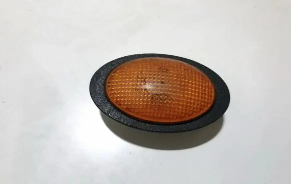 Front fender indicator light