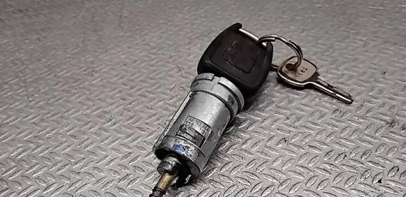 Opel Meriva A Ignition lock 13107754