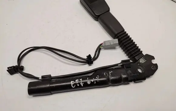BMW 1 E81 E87 Front seatbelt buckle 7126296 72117126296 72119119542
