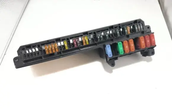 BMW 5 E60 E61 Fuse module 6957330