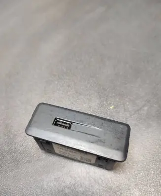Renault Trafic III (X82) USB socket connector 280236188R