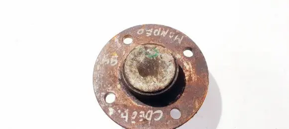Rear wheel hub