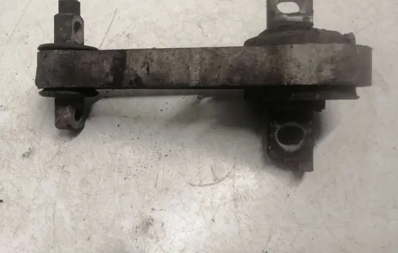 Alfa Romeo 159 Engine mount bracket