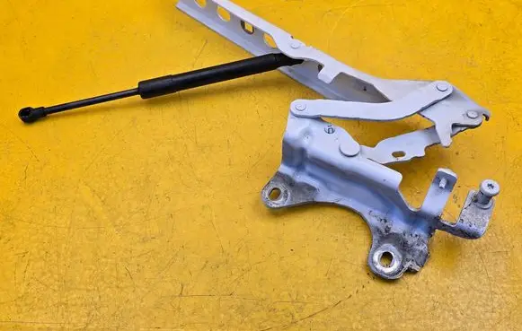 Porsche Macan (95B) Engine bonnet/hood hinges 95B823301