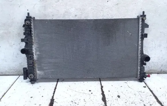 Opel Insignia A Coolant radiator 13241724