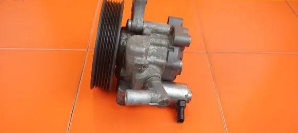 Mercedes-Benz C W204 Power steering pump A0064667501 271820