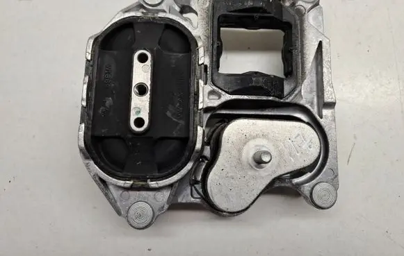 Porsche Cayenne (9Y0 9Y3) Gearbox mount 9Y0399153B