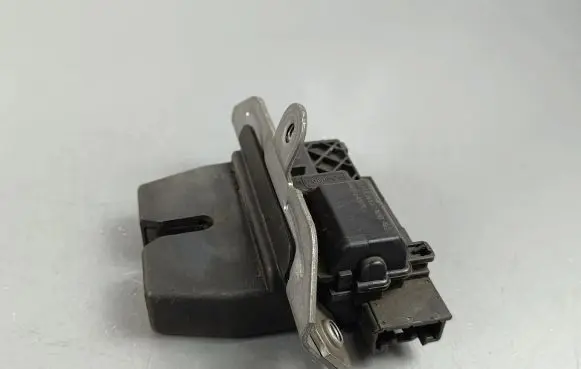 Tailgate/trunk/boot lock/catch/latch