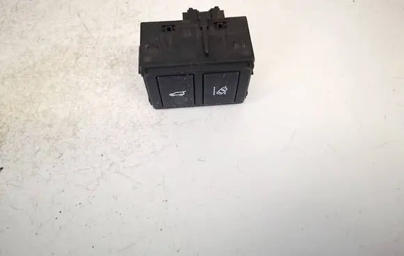 Tailgate opening switch