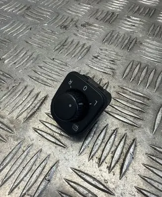 Volkswagen Tiguan Wing mirror switch 1K0959565L