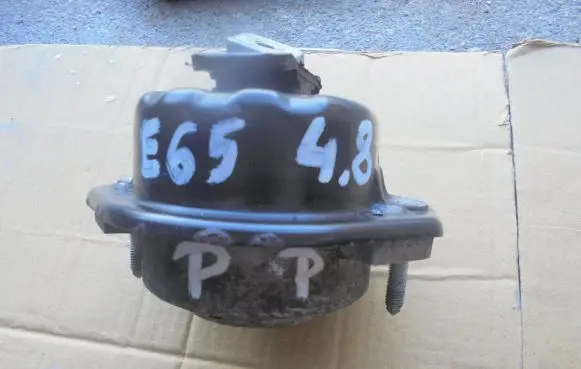 BMW 7 E65 E66 Engine mount bracket