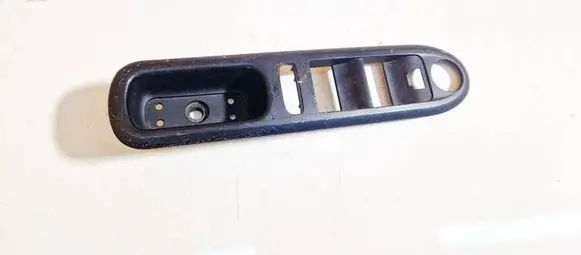 Peugeot 407 Front door window switch trim 09231