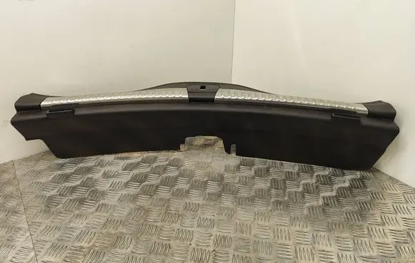 Trunk/boot sill cover protection