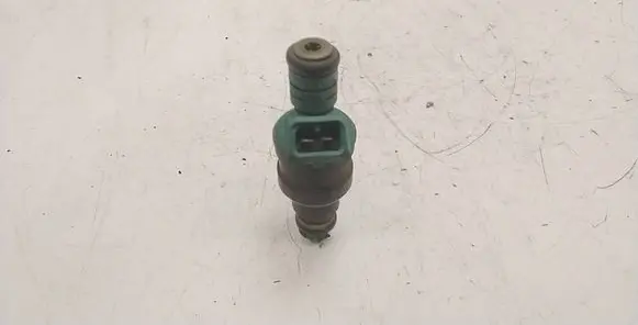 BMW 5 E39 Fuel injector 0280150415
