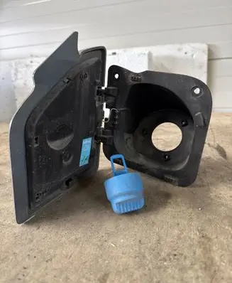 Nissan NV400 Adblue tank cap 765M63121R