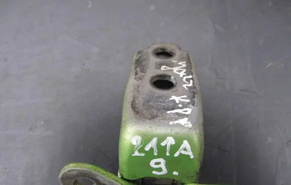 Honda Jazz Front door upper hinge IWI