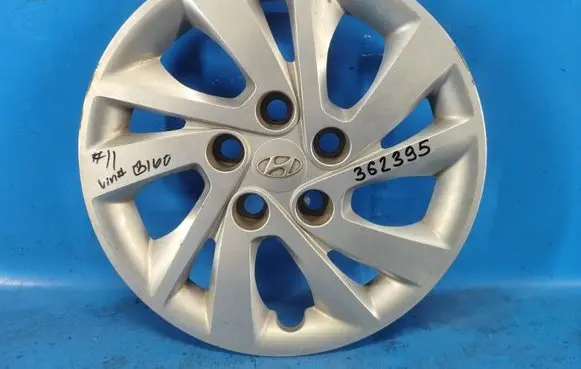 Hyundai Elantra VI Wheel nut cap/cover 52960F3000