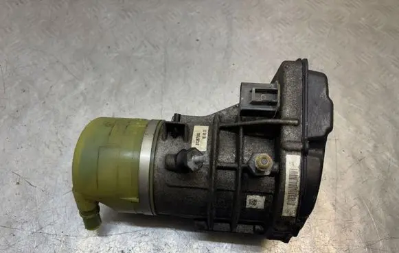Volvo V70 Power steering pump 31387595