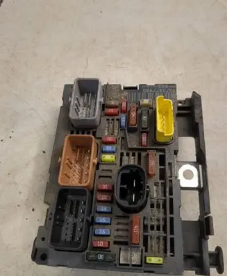 Citroen C5 Fuse box set 9675877980
