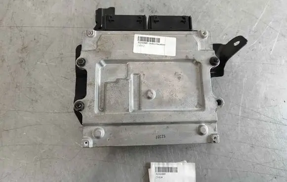 Volvo XC40 Engine control unit/module ECU 32242005