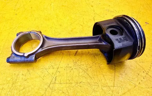Volkswagen Tiguan Piston with connecting rod