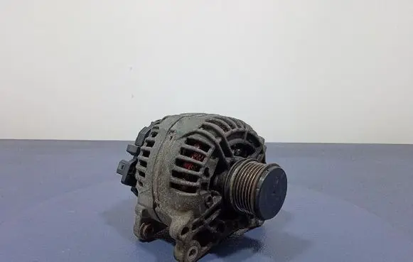 Volkswagen Jetta V Generator/alternator 06F903023F