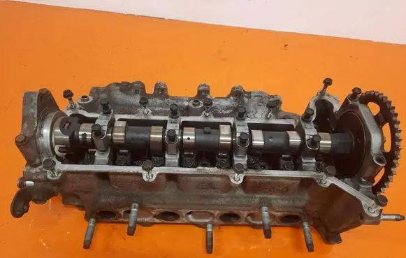 Toyota Yaris Engine head 