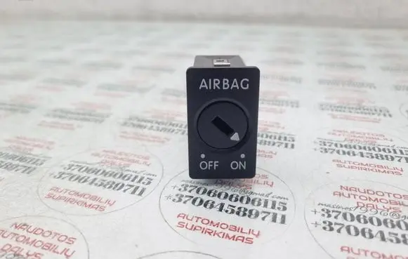 Passenger airbag on/off switch