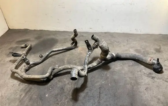 Volkswagen PASSAT B7 Engine coolant pipe/hose