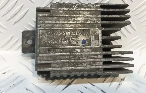 Mercedes-Benz E W210 Coolant fan relay A0235456832