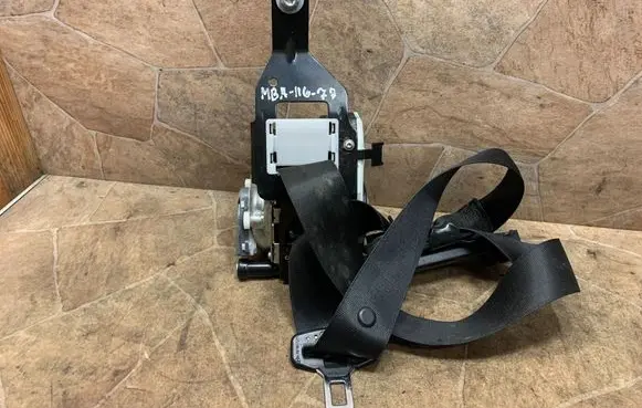Mercedes-Benz E W212 Front seatbelt 620048100