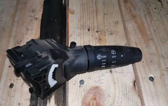 Nissan X-Trail T30 Wiper control stalk 252608H706