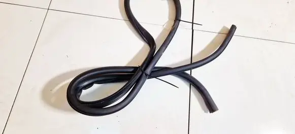 Mazda 2 Rubber seal front coupe door 