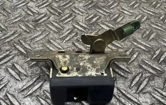 Opel Vectra B Tailgate/trunk/boot lock/catch/latch 90563999