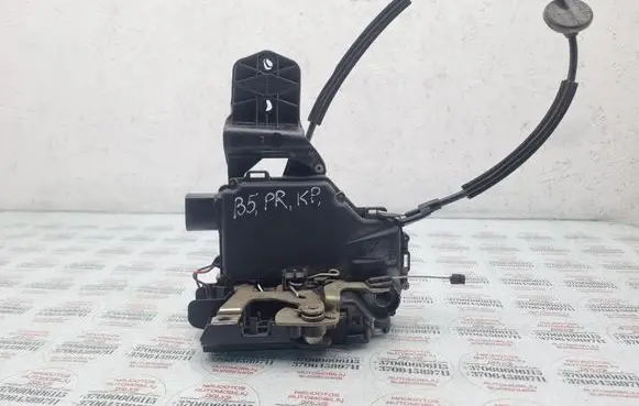Volkswagen PASSAT B5 Front door lock 3B0837867