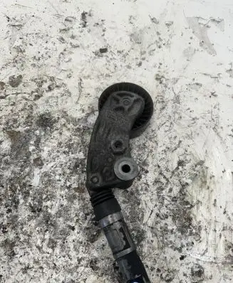 Subaru Forester SH Generator/alternator belt tensioner